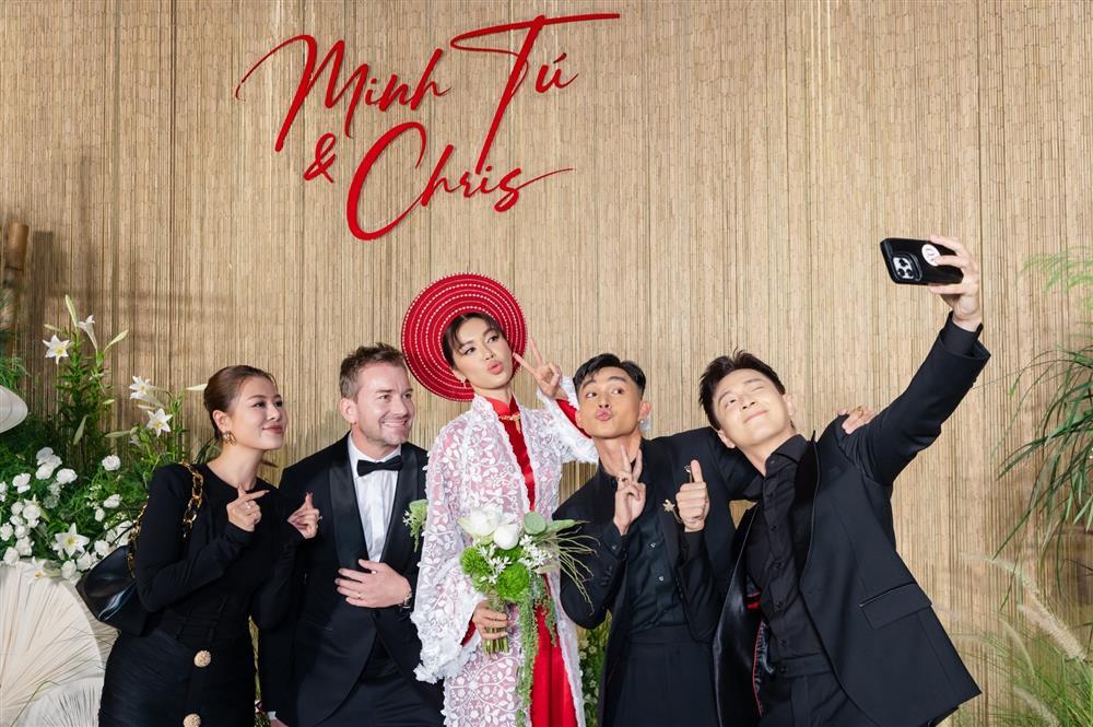 Vợ chồng Trường Giang và nửa showbiz mặc đồ đen đi ăn cưới, tặng vàng cho Minh Tú-13