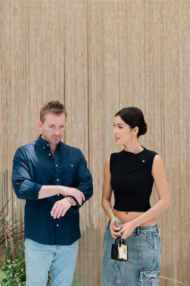 Vợ chồng Trường Giang và nửa showbiz mặc đồ đen đi ăn cưới, tặng vàng cho Minh Tú-18