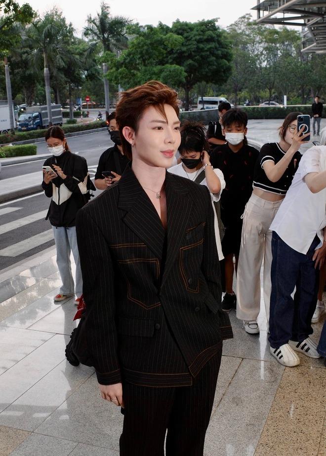 Minh Tú nghẹn ngào suýt khóc khi Hoà Minzy - Đức Phúc hát thánh ca cầu hôn-4