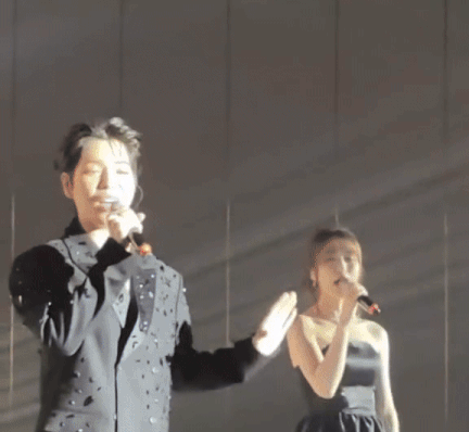 Minh Tú nghẹn ngào suýt khóc khi Hoà Minzy - Đức Phúc hát thánh ca cầu hôn-2