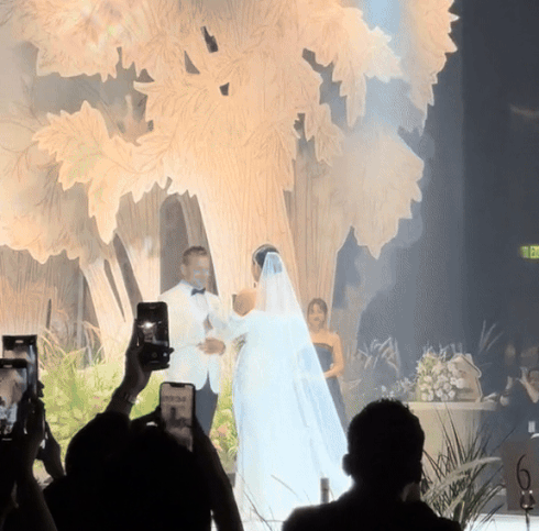 Minh Tú nghẹn ngào suýt khóc khi Hoà Minzy - Đức Phúc hát thánh ca cầu hôn-3