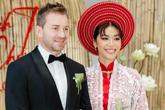 Minh Tú diện áo cưới từ thập niên 70 cho đến tương lai phóng khoáng
