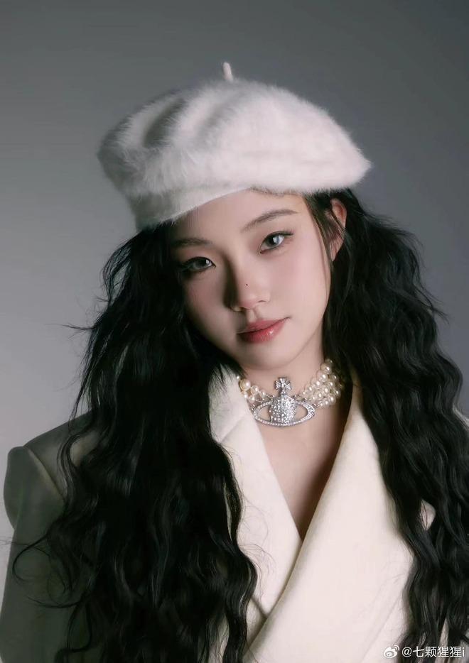 Đời thực của bảo mẫu má Vương đang hot: 2k kiếm trăm triệu từ thời sinh viên, mua hẳn Porsche cho bố!-3