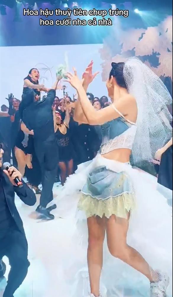 Thùy Tiên bắt được hoa cưới của Minh Tú, vừa nhận vía lấy chồng liền đánh đổi điều này-1