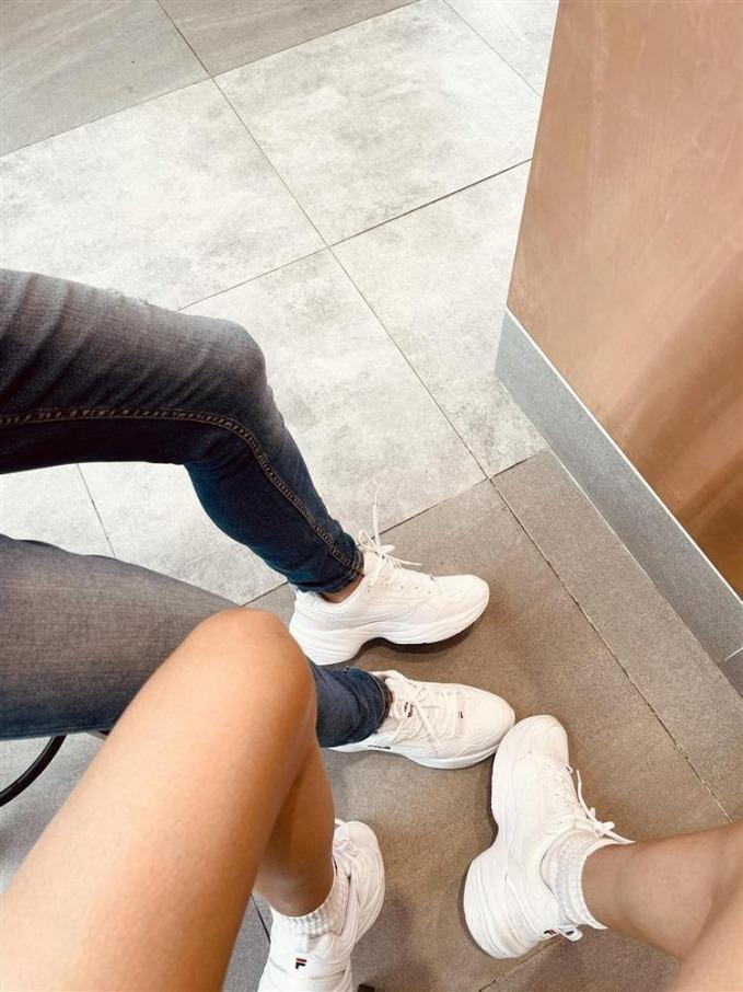 Đường tình duyên của Á hậu Hoàng Thuỳ: Từng chết đi sống lại khi chia tay bạn trai ngoại quốc, vướng nghi vấn hẹn hò với Rocker Nguyễn-7