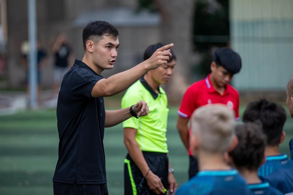 Dàn anh em trai cực phẩm của cầu thủ Việt: Vừa đẹp, vừa có tài-5