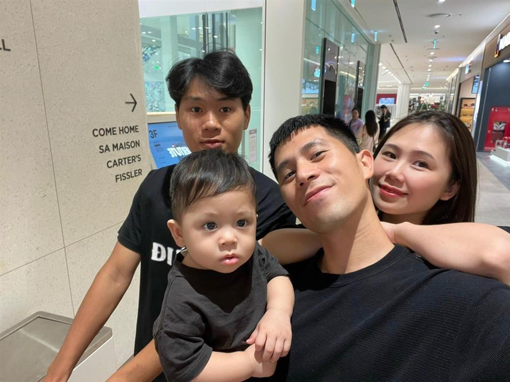 Dàn anh em trai cực phẩm của cầu thủ Việt: Vừa đẹp, vừa có tài-9