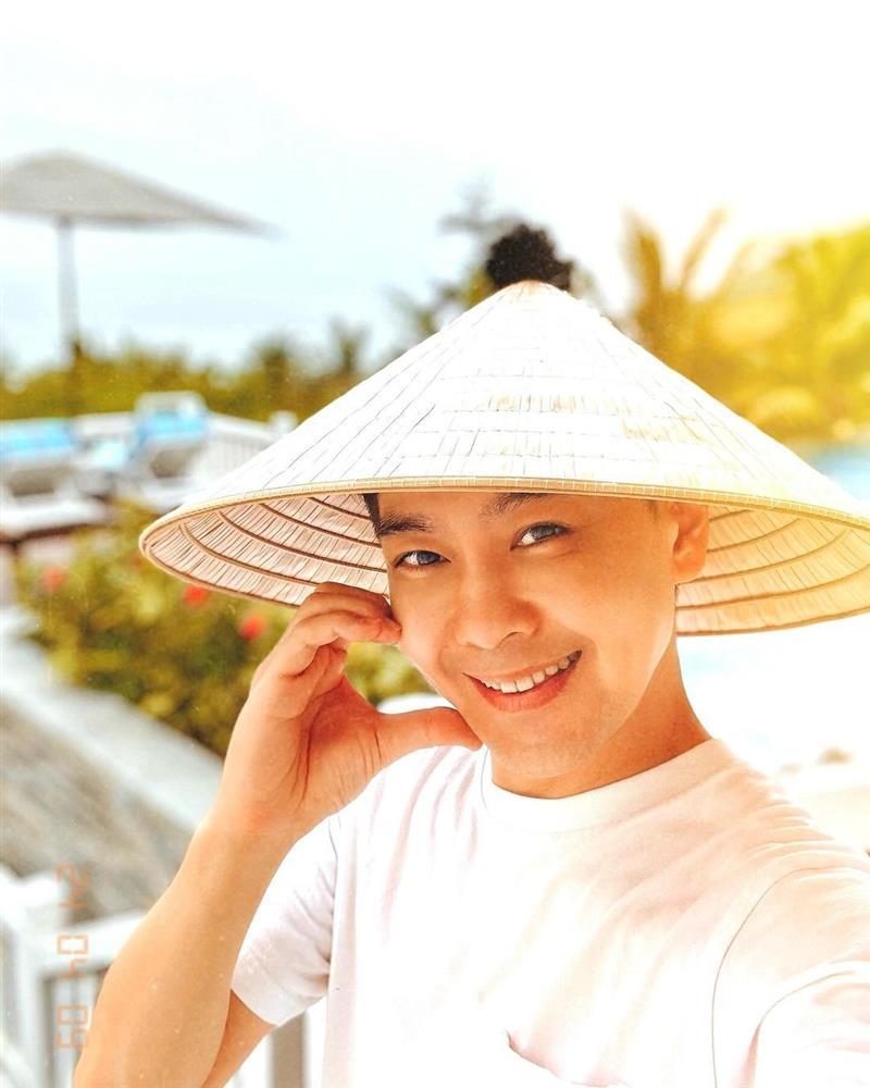 Lâm Chí Dĩnh chèo thuyền thúng, đón hoàng hôn ở Hội An-1