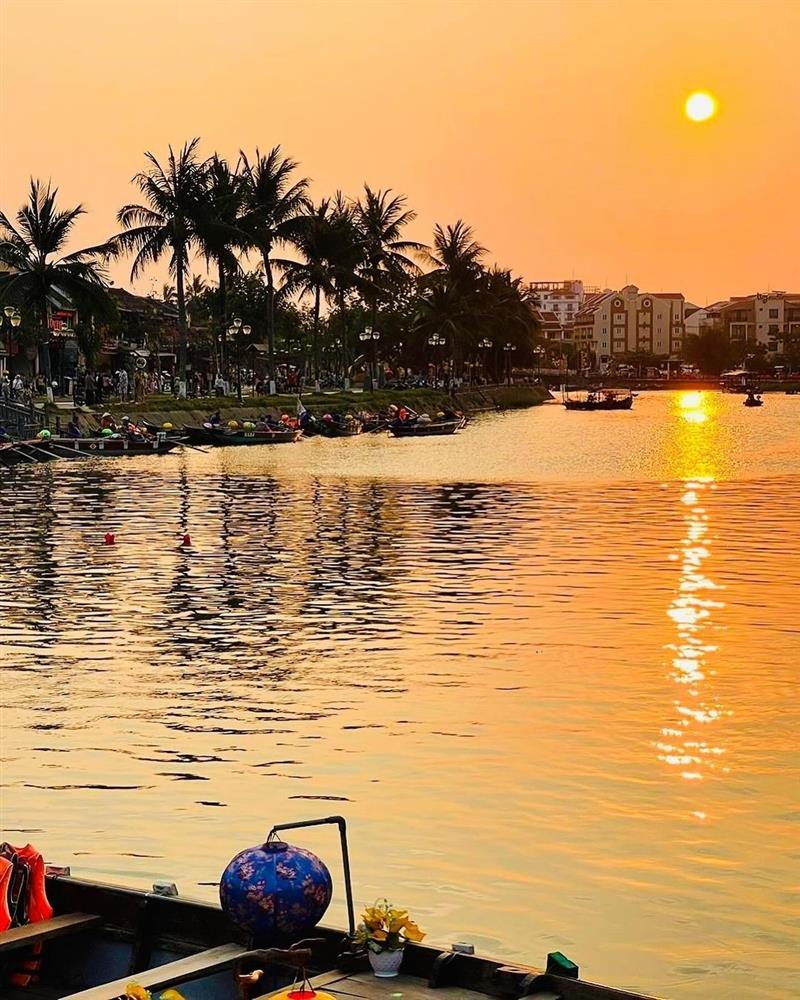 Lâm Chí Dĩnh chèo thuyền thúng, đón hoàng hôn ở Hội An-9