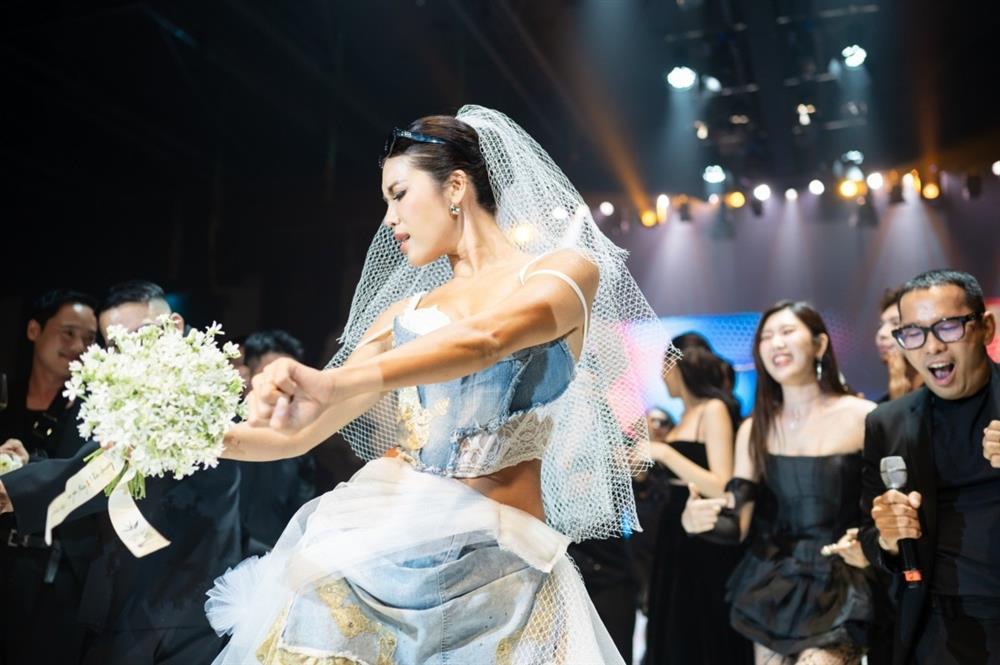 Hòa Minzy hết mình trong đám cưới Minh Tú-5