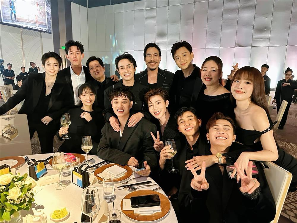 Hòa Minzy hết mình trong đám cưới Minh Tú-10