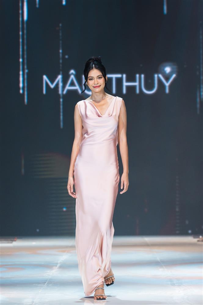 Minh Tú mặc váy cưới cúp ngực, xuyên thấu bên gần 10 hoa hậu-12