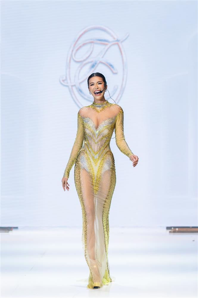 Minh Tú mặc váy cưới cúp ngực, xuyên thấu bên gần 10 hoa hậu-4