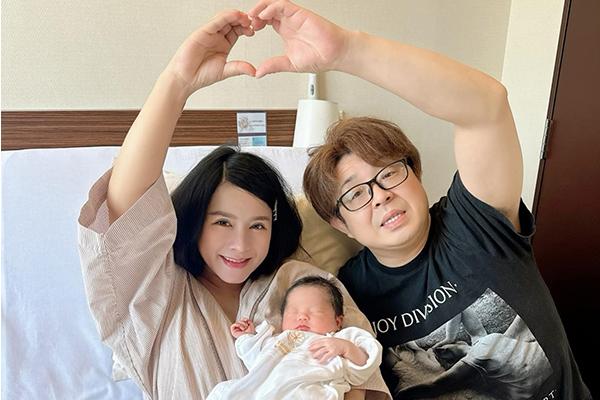 Bà Nhân Vlog khoe ảnh cận mặt con gái đầu lòng, xúc động gọi con bằng cụm từ thân thương-7