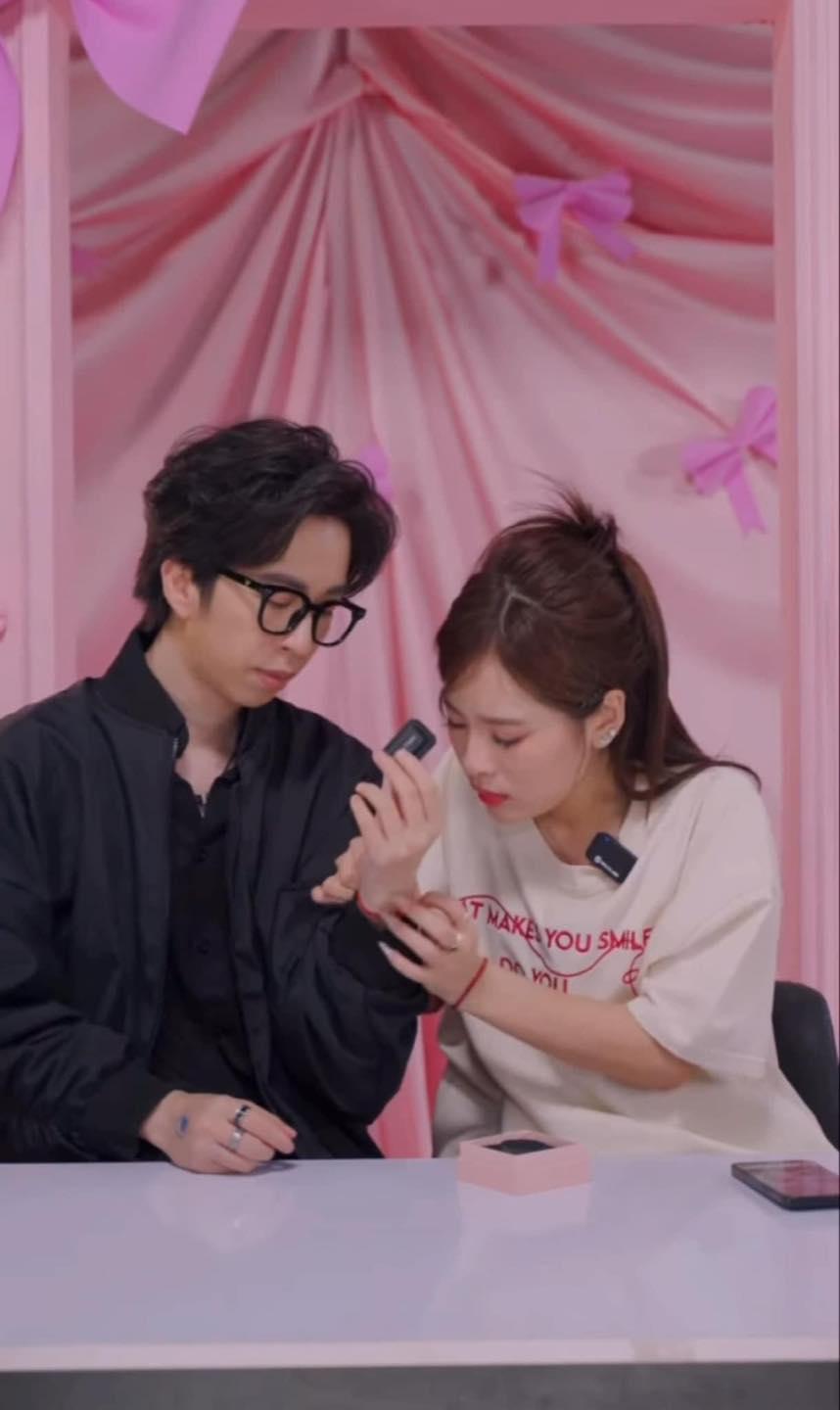 Soi loạt ảnh tình tứ của ViruSs và đối tác nữ, dân tình lụi tim-5