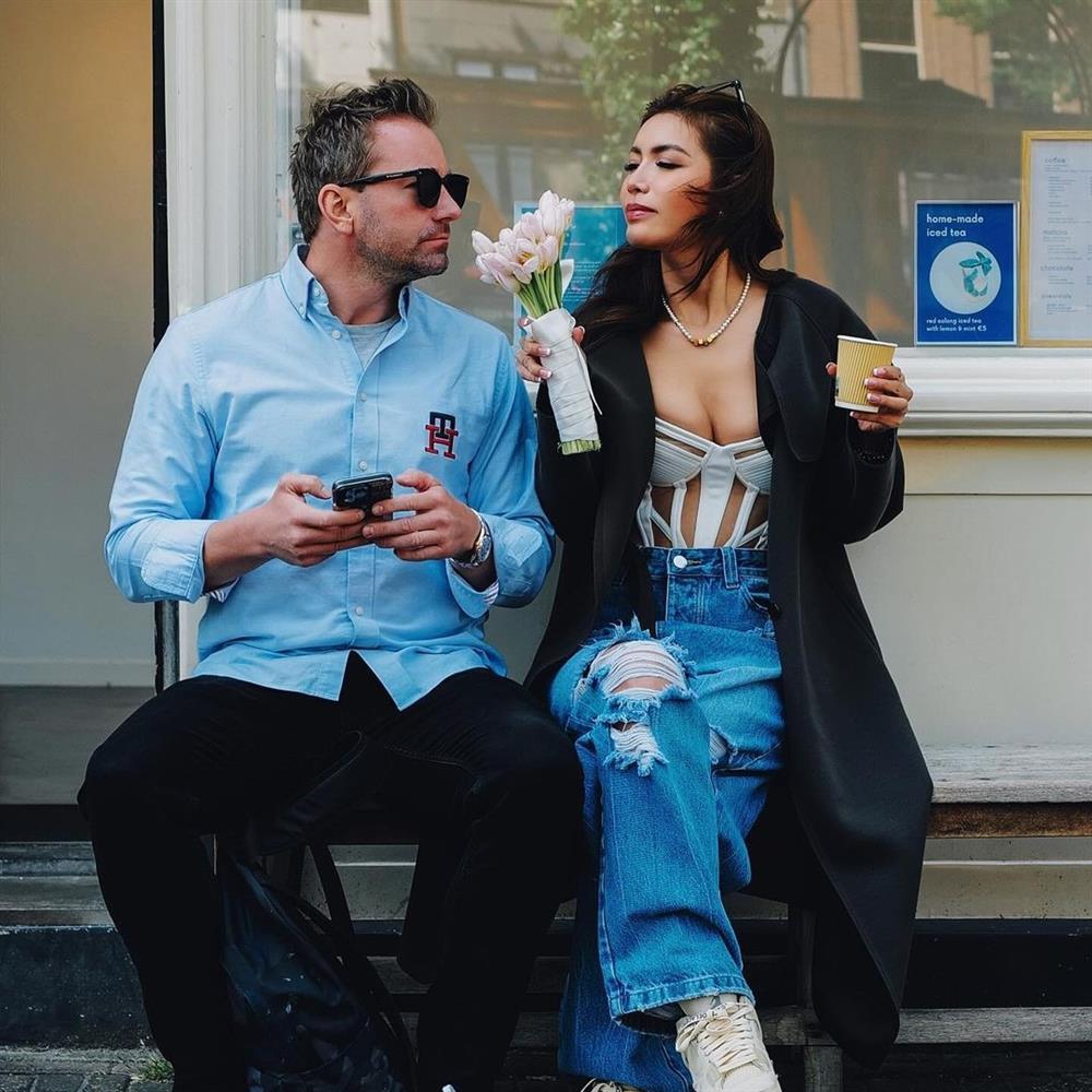 Hoa hậu Quỳnh Hoa chân dài miên man, Ninh Dương Lan Ngọc táo bạo với đầm cắt xẻ-9