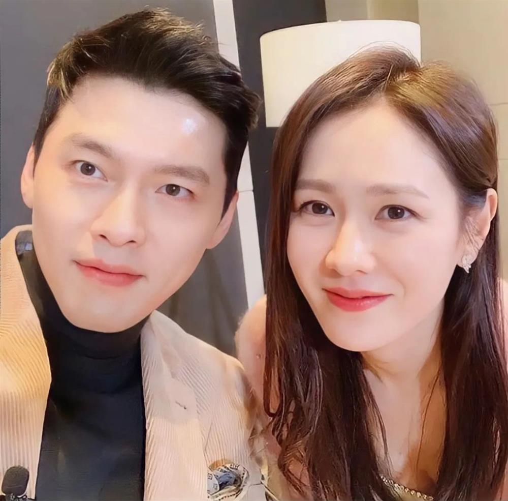 Hyun Bin tóc dài, già hẳn mà Son Ye Jin vẫn yêu đắm say thầm lặng làm hậu phương-1