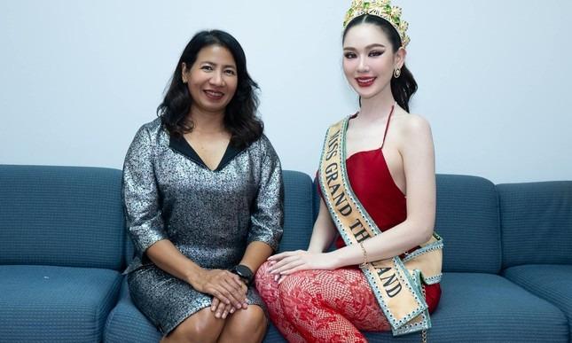 Đương kim Hoa hậu Hòa bình Thái Lan bị chê mặc thảm họa-2