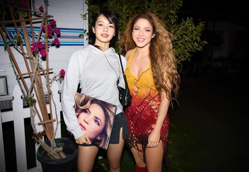 Lisa (BlackPink) kém sắc, sao nữ gốc Việt diện váy lưới ở Coachella-1