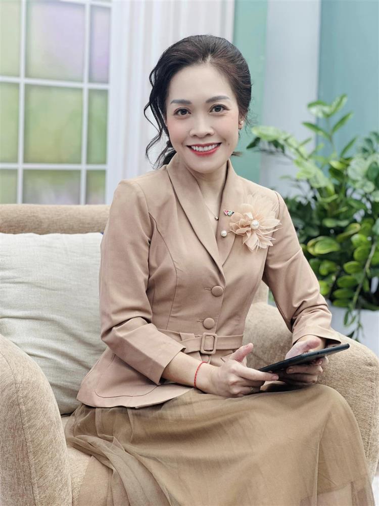 MC Hoàng Trang VTV lần hiếm hoi kể về mẹ NSND Hà Vy và biến cố gia đình-4