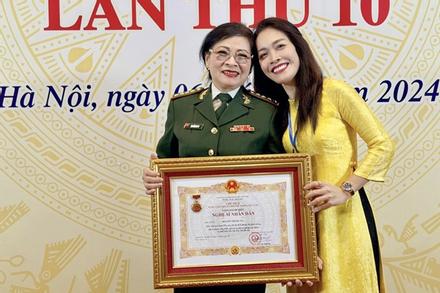 MC Hoàng Trang VTV lần hiếm hoi kể về mẹ NSND Hà Vy và biến cố gia đình