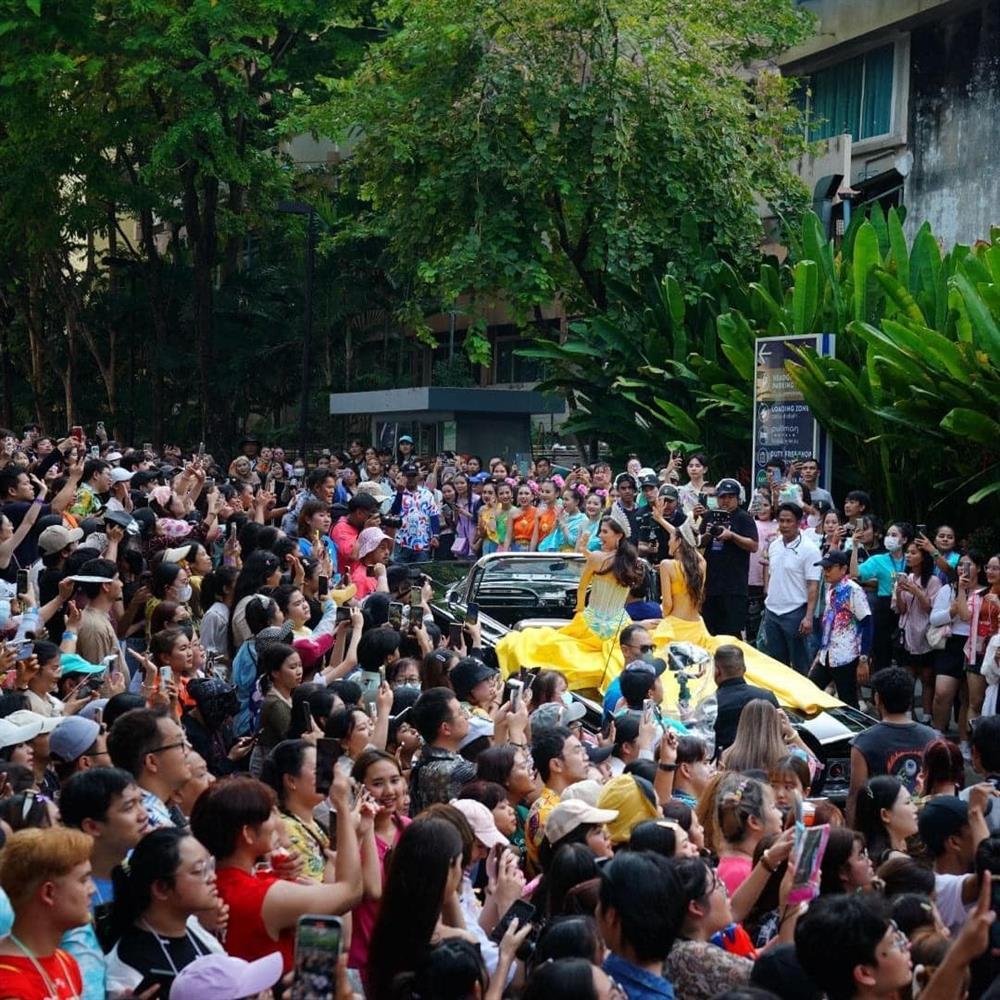 Dàn hoa hậu mặc gợi cảm tại lễ hội té nước-1