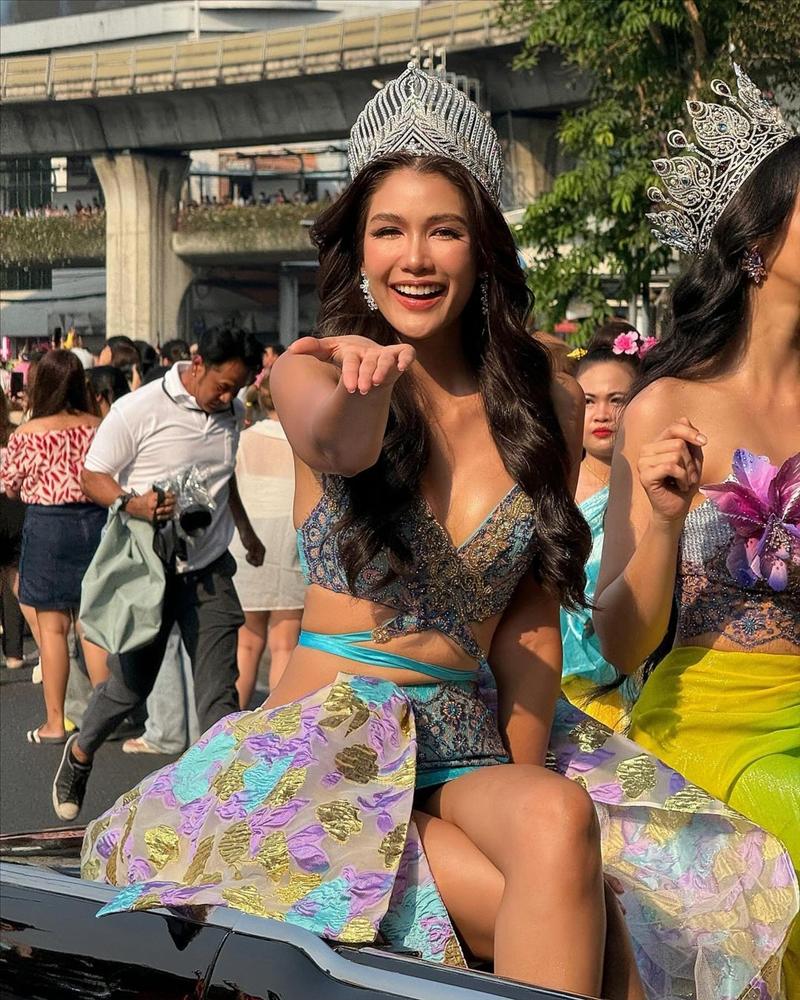 Dàn hoa hậu mặc gợi cảm tại lễ hội té nước-5