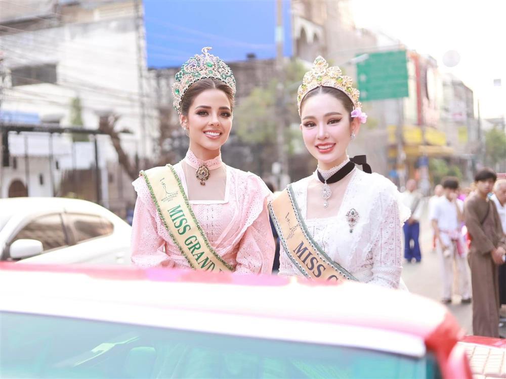 Dàn hoa hậu mặc gợi cảm tại lễ hội té nước-9