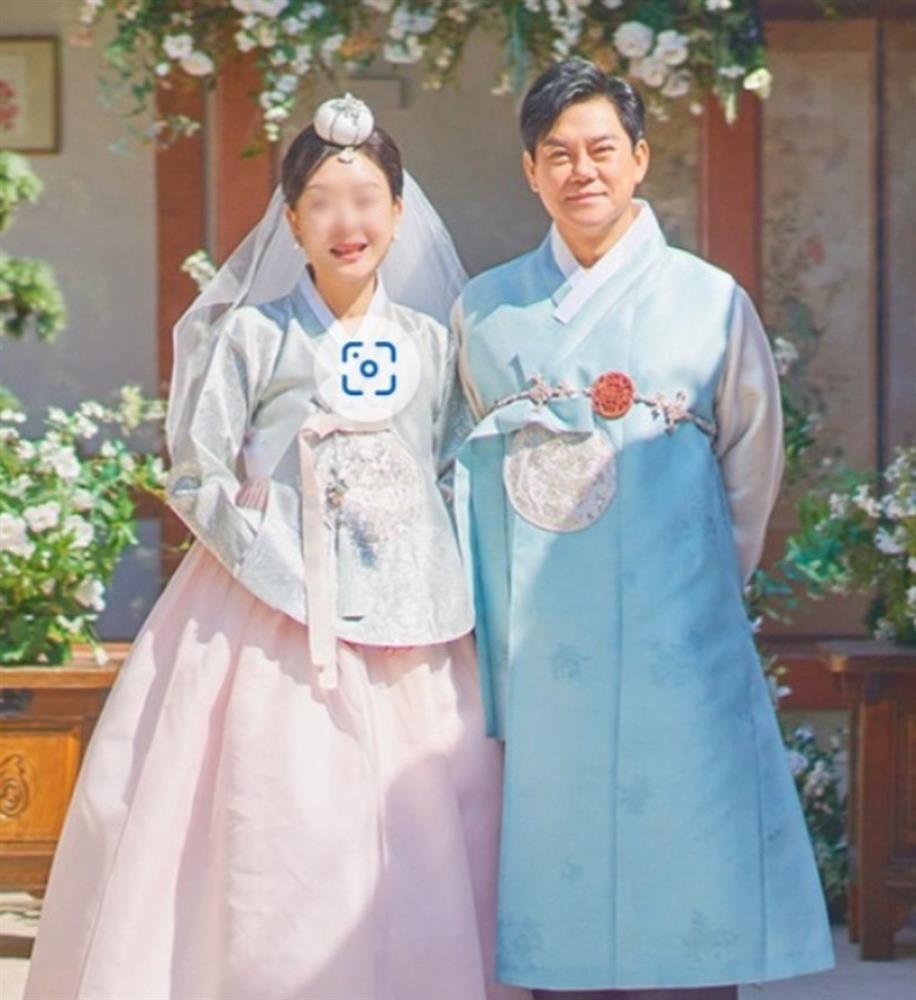 Bố ruột tái hôn ở tuổi 64, tài tử Nữ hoàng nước mắt Kim Soo Hyun vắng mặt-1