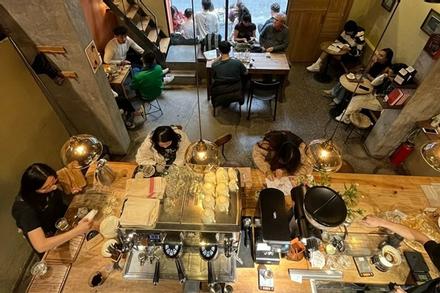 Chủ quán cà phê 'khóc ròng': Khách ngồi cả ngày chỉ gọi ly 30.000 đồng