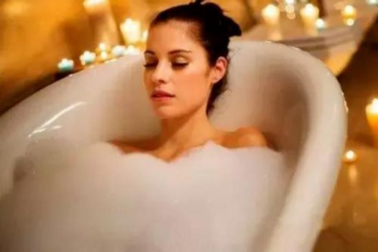 Cách tắm giúp chị em đốt mỡ thừa, giảm cân hiệu quả