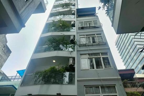 Sập mái kính nhà cao tầng khiến 4 người thương vong ở Hoàn Kiếm, Hà Nội