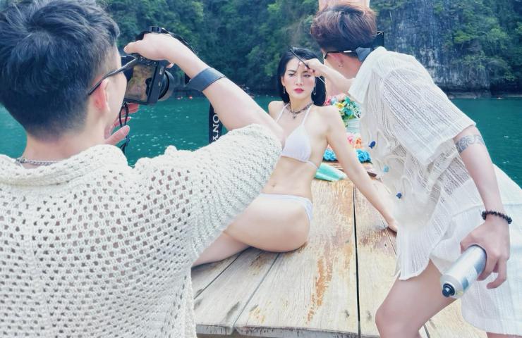 Hậu trường chụp hình gợi cảm của các người đẹp Việt hiếm hoi được bật mí-1