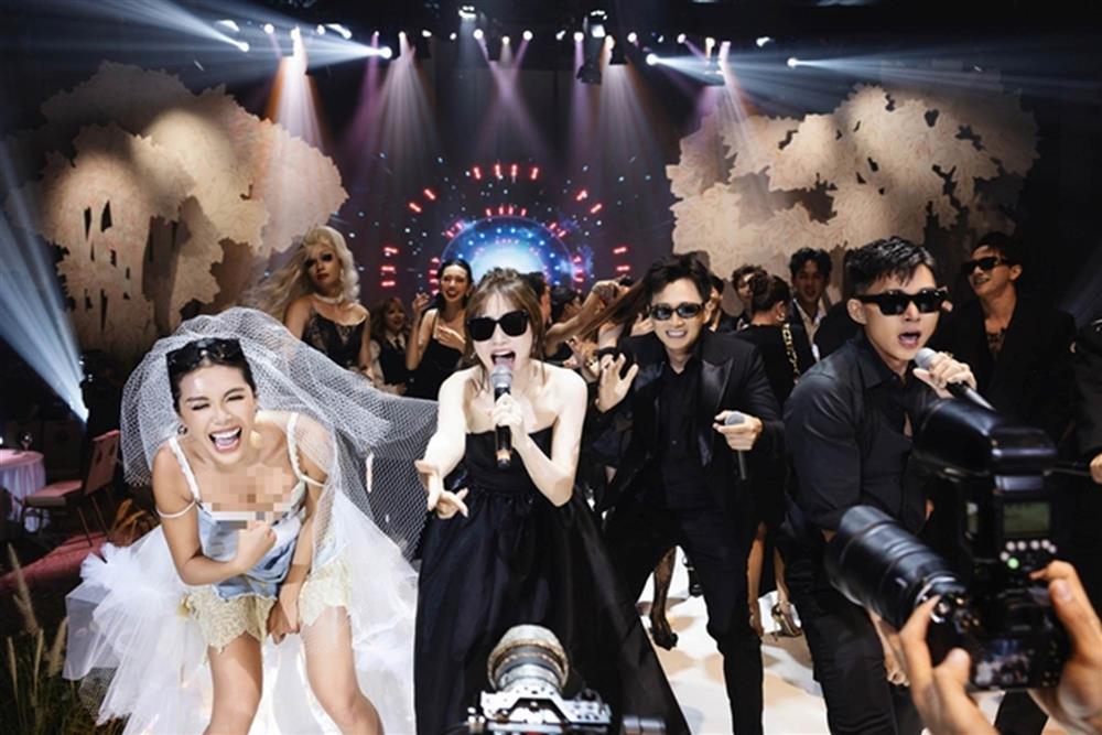 Những màn lầy lội trong đám cưới sao Việt-3