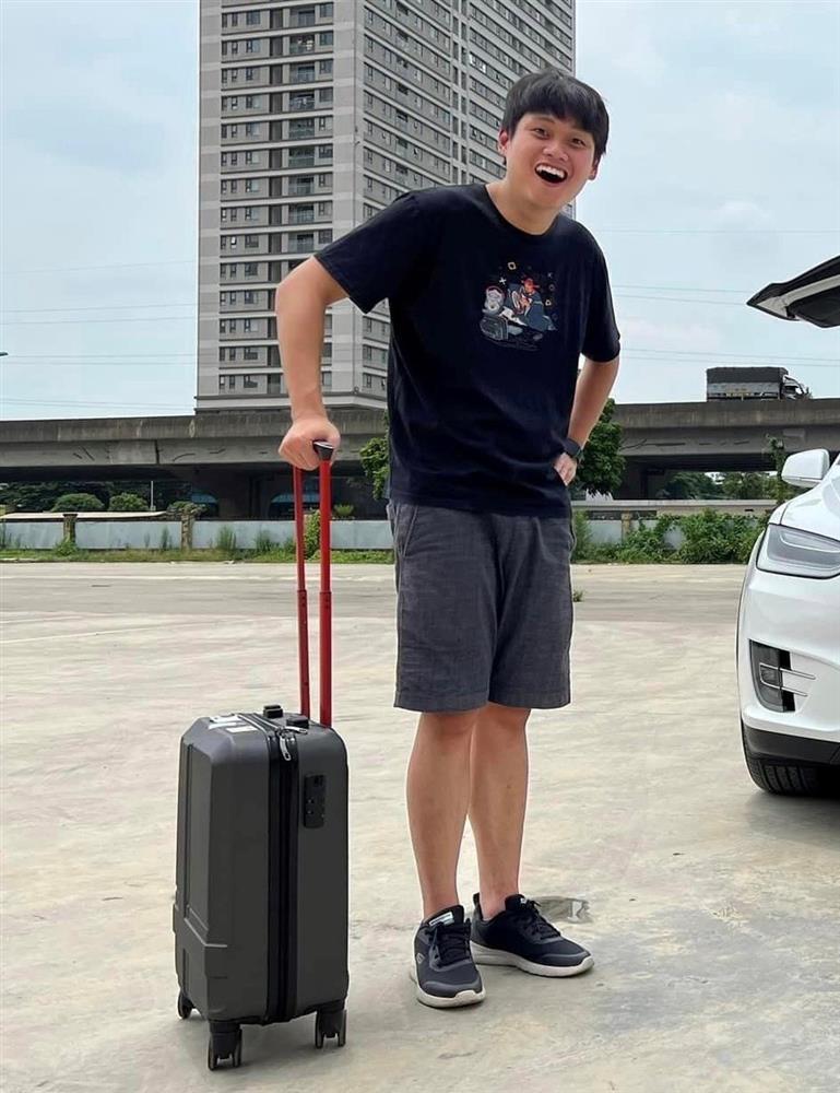 Chàng trai Việt dẫn Tim Cook đi dạo Hồ Gươm là ai?-5