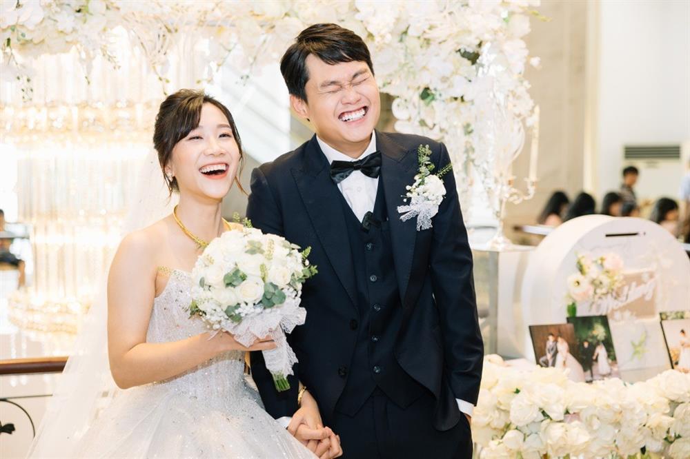 Chàng trai Việt dẫn Tim Cook đi dạo Hồ Gươm là ai?-8