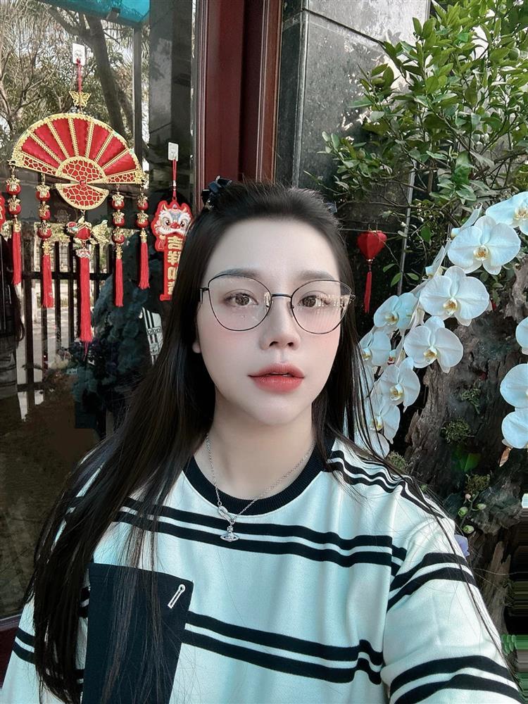 Sắc vóc bà xã trung vệ Bùi Tiến Dũng ra sao sau 2 lần sinh con?-4