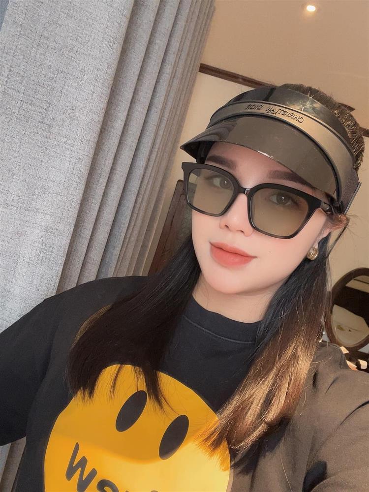 Sắc vóc bà xã trung vệ Bùi Tiến Dũng ra sao sau 2 lần sinh con?-5