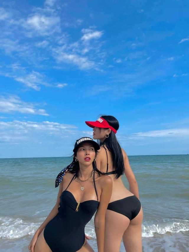 Những lần đọ bikini nóng bỏng của Kỳ Duyên bên người tình đang bị đồn đường ai nấy đi-2