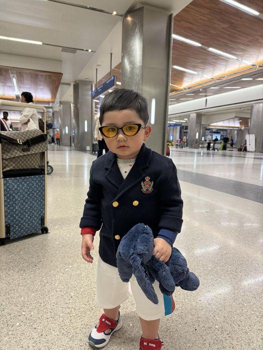 Thiếu gia nhí nhà Chi Bảo - Lý Thùy Chang xuất ngoại đi Mỹ, được khen chững chạc, sẵn sàng làm anh-2