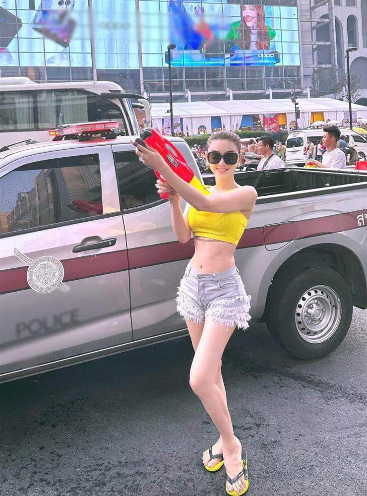 Lâm Khánh Chi diện quần ngắn cũn vi vu đất Thái, khoe chân dài, body nuột như thiếu nữ-3