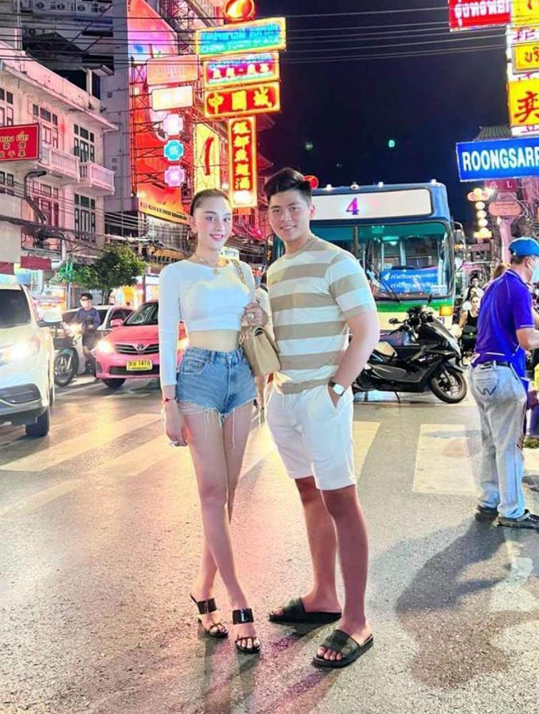 Lâm Khánh Chi diện quần ngắn cũn vi vu đất Thái, khoe chân dài, body nuột như thiếu nữ-4