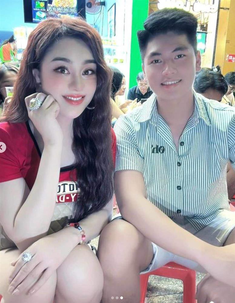 Lâm Khánh Chi diện quần ngắn cũn vi vu đất Thái, khoe chân dài, body nuột như thiếu nữ-5