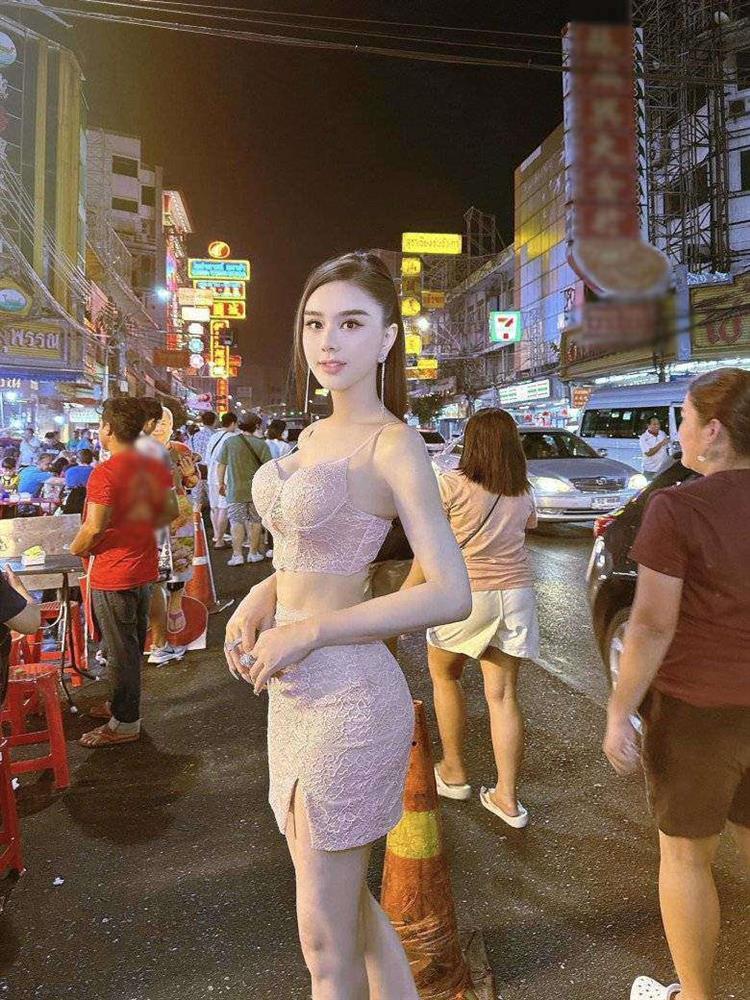 Lâm Khánh Chi diện quần ngắn cũn vi vu đất Thái, khoe chân dài, body nuột như thiếu nữ-6