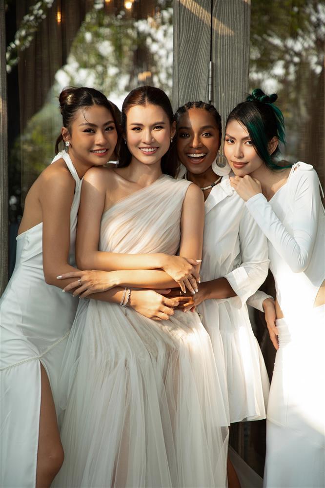 Hoa hậu Đặng Thu Thảo và dàn sao dự cưới Cao Thiên Trang-11