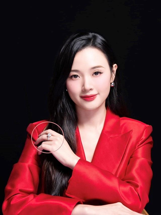 Hot girl Midu để lộ nhẫn đính hôn trước tin theo chồng bỏ cuộc chơi?-4
