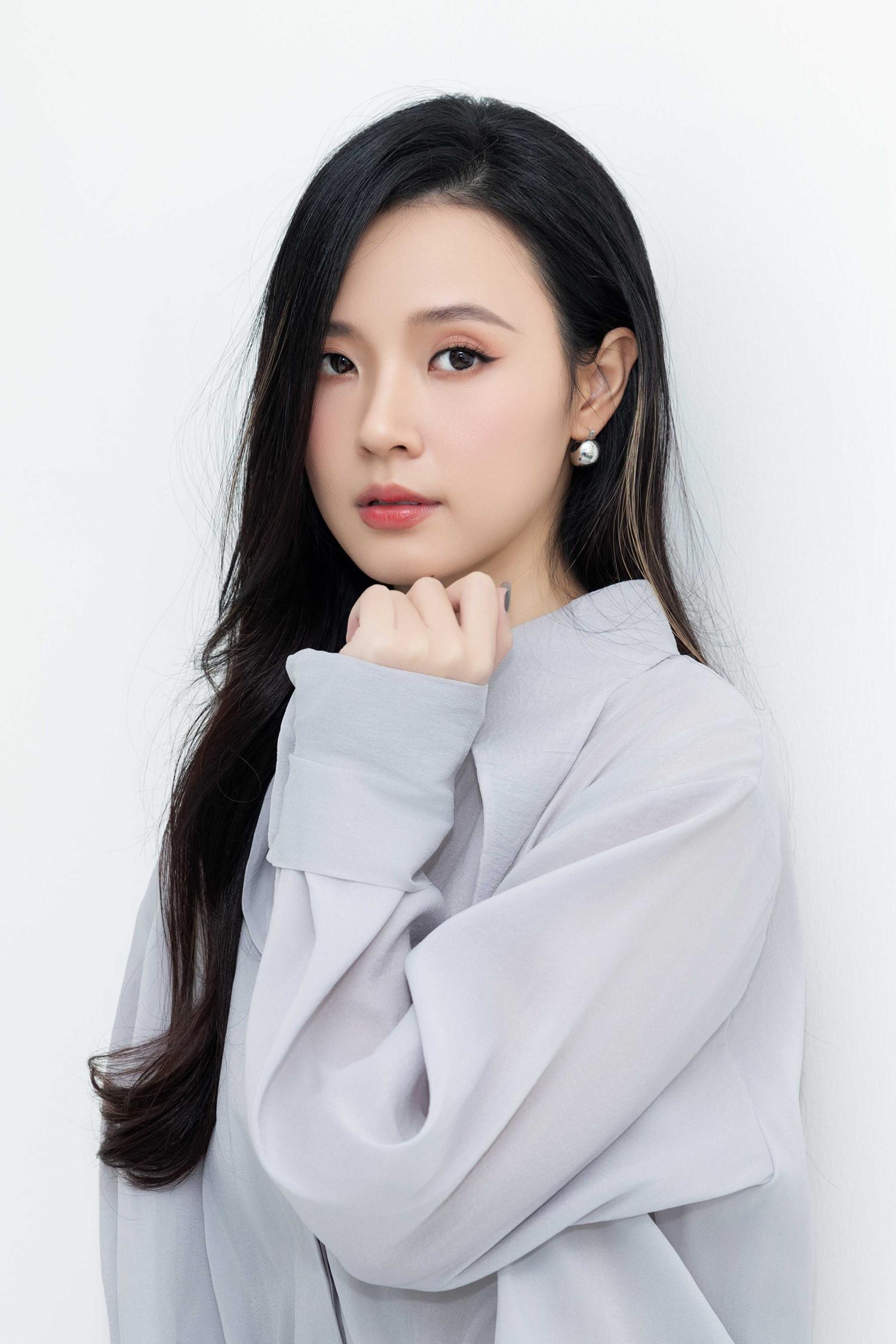 Hot girl Midu để lộ nhẫn đính hôn trước tin theo chồng bỏ cuộc chơi?-1