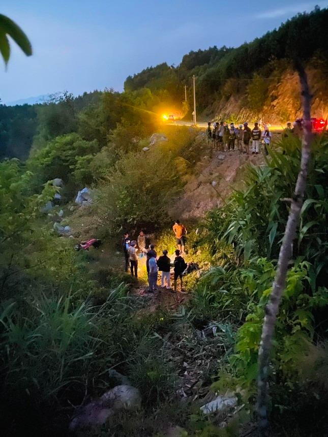 Xe lao xuống vực khi đi săn mây, cô gái ở Quảng Nam tử vong-1