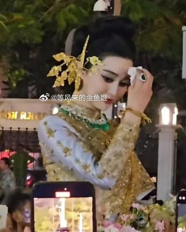 Phạm Băng Băng bị lật tẩy chiêu bài ở lễ hội té nước-2