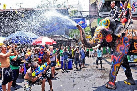 Hơn 100 du khách, người dân chết trong lễ hội té nước 'gây thất vọng' ở Thái Lan